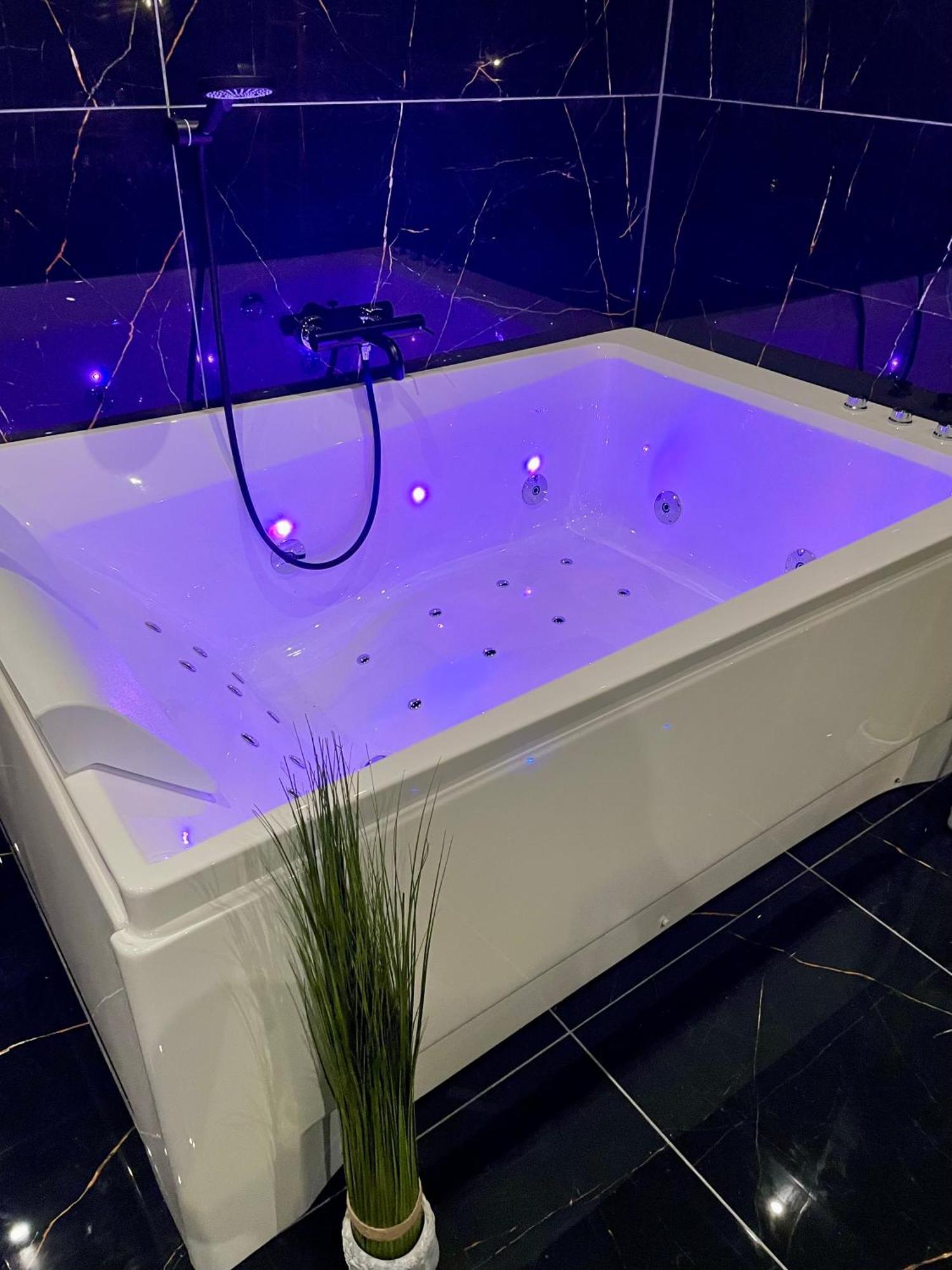 Jungle Love Room De L Hermitage Tournon-sur-Rhone Εξωτερικό φωτογραφία