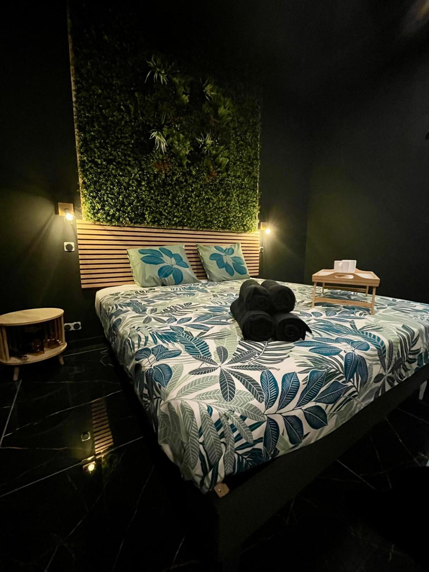 Jungle Love Room De L Hermitage Tournon-sur-Rhone Εξωτερικό φωτογραφία