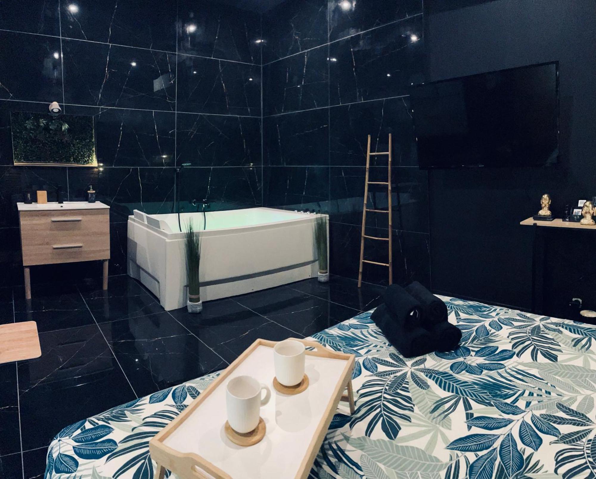 Jungle Love Room De L Hermitage Tournon-sur-Rhone Εξωτερικό φωτογραφία
