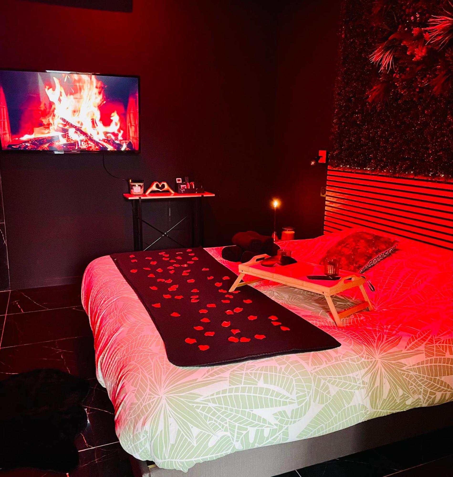 Jungle Love Room De L Hermitage Tournon-sur-Rhone Εξωτερικό φωτογραφία